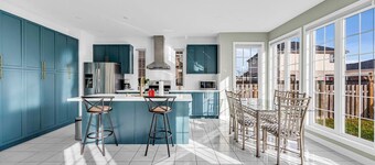 Luxury Mansion with Chefs Kitchen by Niagara Falls