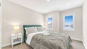 4 bedrooms, desk, iron/ironing board, WiFi