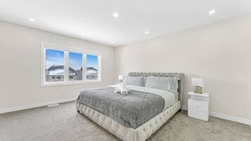 4 bedrooms, desk, iron/ironing board, WiFi