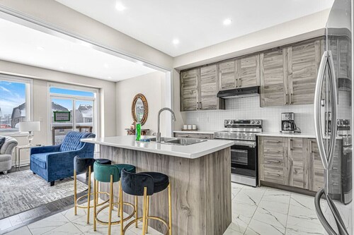 Designer Home in Niagara Falls