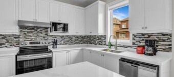 Glamorous Mansion by Falls | Charcoal BBQ