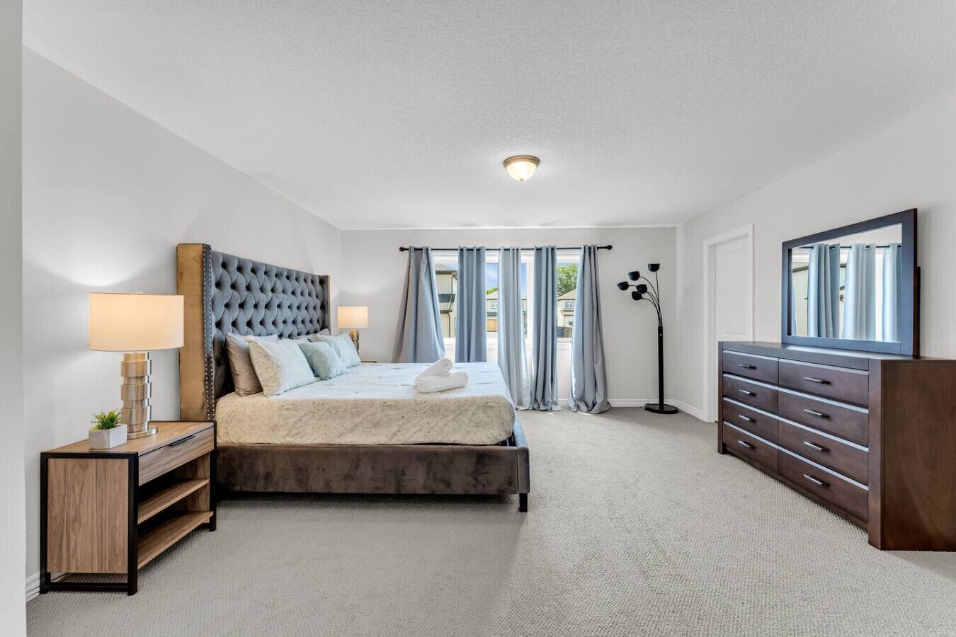 6 bedrooms, desk, iron/ironing board, WiFi