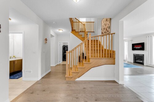 Beautiful Mansion Mins from Niagara Falls & Buf