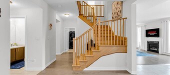 Beautiful Mansion Mins from Niagara Falls & Buf