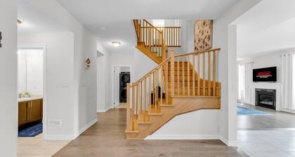 Beautiful Mansion Mins from Niagara Falls & Buf