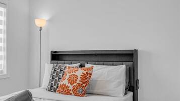 Desk, iron/ironing board, WiFi, bed sheets