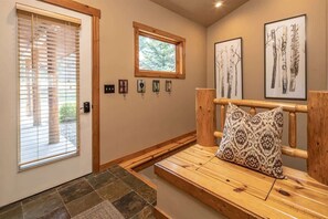 Interior - Cozy Mountain View Condo w/Sauna & Hot Tub (Big Sky)