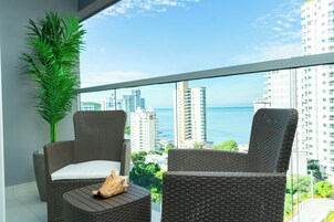 Luxury Loft, 1 King Bed | Terrace/patio