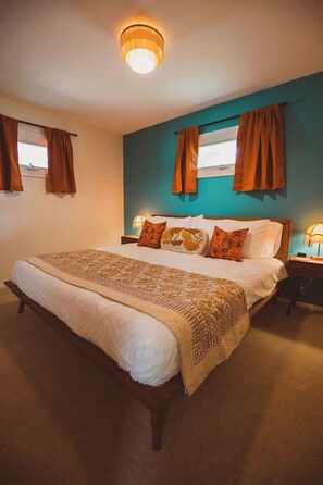 3 bedrooms, travel cot, free WiFi, bed sheets