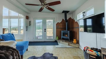 Smart-tv, pejs, bordfodbold, bøger