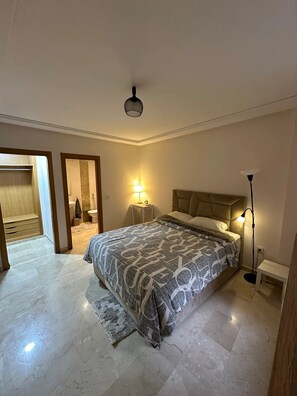 2 chambres, fer et planche à repasser, Wi-Fi, draps fournis