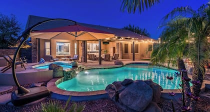 Paradise Palms!! Spacious 6-bedroom house with 3 en-suites.