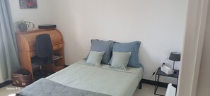 2 chambres, bureau, fer et planche à repasser, Wi-Fi gratuit