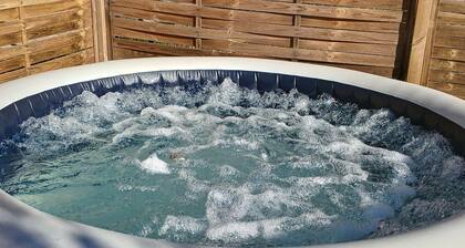 Maisonnette avec jardin.
Animaux de compagnie acceptés.