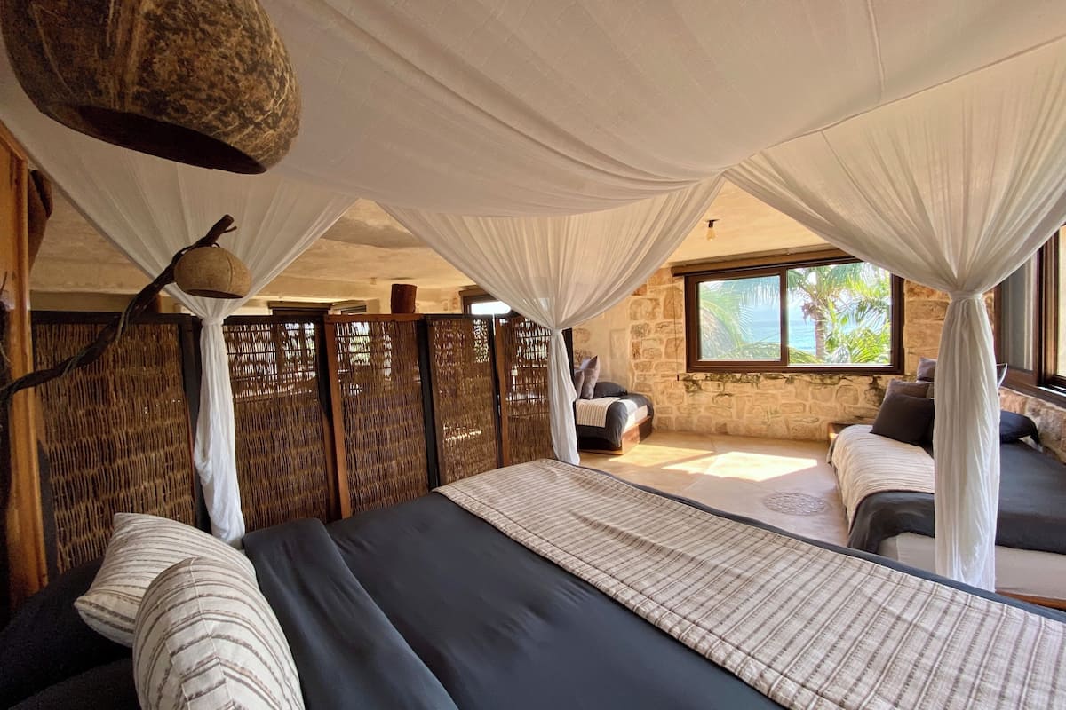 Penthouse | In-room safe, desk, soundproofing, iron/ironing board (on request)
