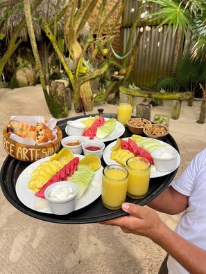 Esmorzar diari de cuina local gratuït 