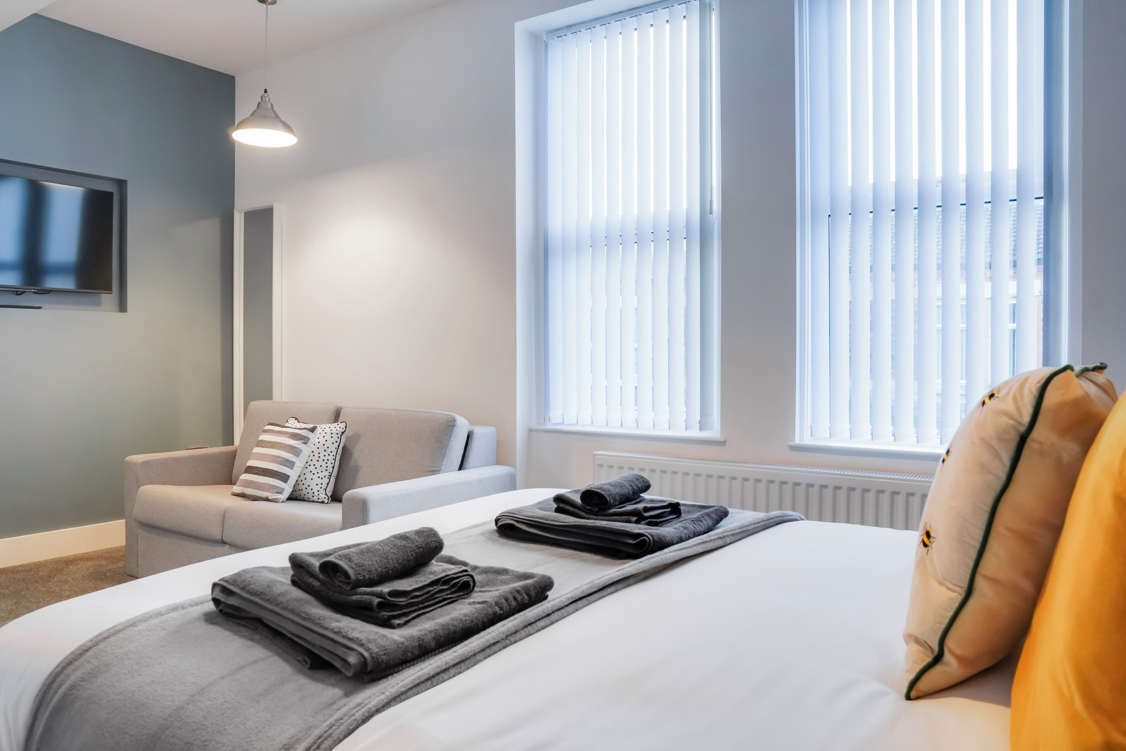 5 habitaciones, tabla de planchar con plancha, cuna de viaje y wifi 