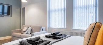 Spacious 5 bed house near City Centre