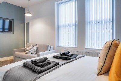 Spacious 5 bed house near City Centre