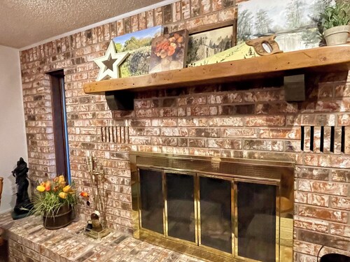 World Cup Retreat-Sleeps 14-96 Acre Farm with Gameroom