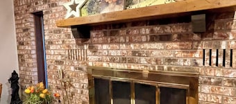 World Cup Retreat-Sleeps 14-96 Acre Farm with Gameroom