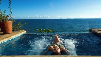 Suite Luxe, piscine privĂ©e, vue mer | Vue sur la plage/lâocĂ©an