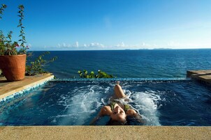 Suite Luxury, piscina privata, vista mare | Vista spiaggia/mare