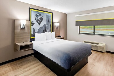 Super 8 By Wyndham Marston