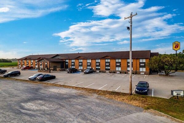 Exterior - Super 8 By Wyndham Marston (Marston)