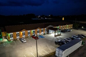 Exterior - Super 8 By Wyndham Marston (Marston)