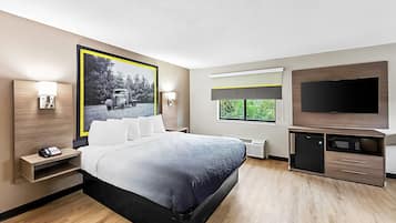 Suite, 1 King Bed, Non Smoking | Desk, laptop workspace, blackout drapes, free WiFi