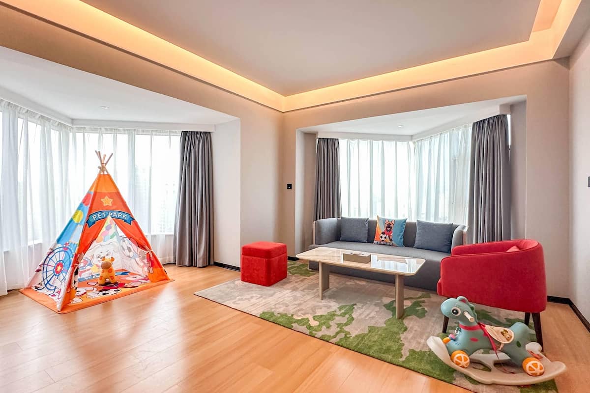 Deluxe-Suite, 1 King-Bett, Nichtraucher (Parent-Child Theme) | Minibar, Verdunkelungsvorhänge, kostenlose Babybetten, kostenloses WLAN