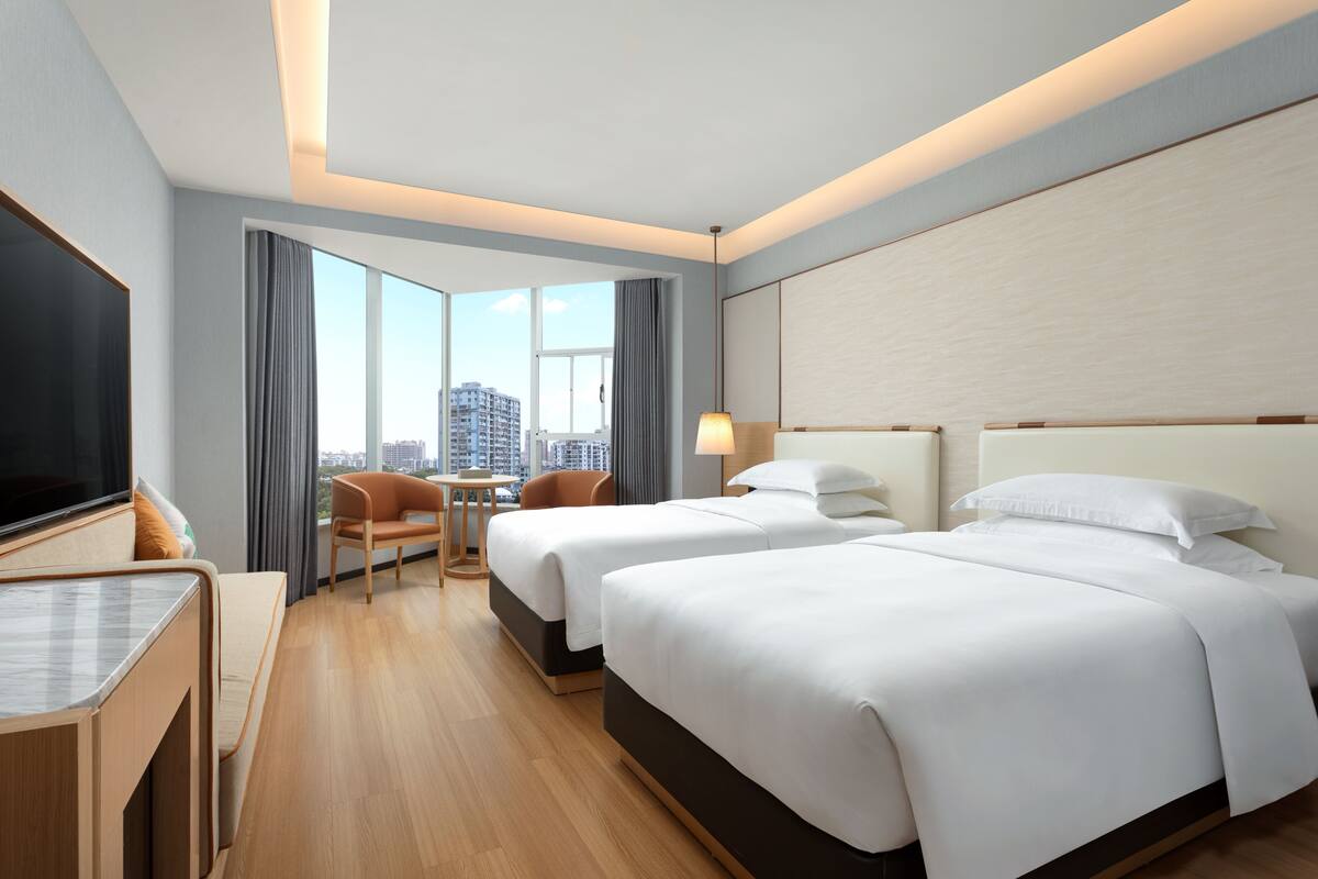 Deluxe Room, 2 Twin Beds, Non Smoking, City View | Minibar, blackout drapes, cribs (free), WiFi (free)