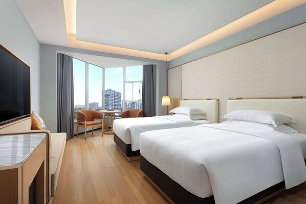 Minibar, blackout drapes, free cribs/infant beds, free WiFi - Wyndham Garden Haikou Meilan (Haikou)