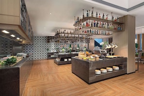 Daily buffet breakfast for a fee - Wyndham Garden Haikou Meilan (Haikou)