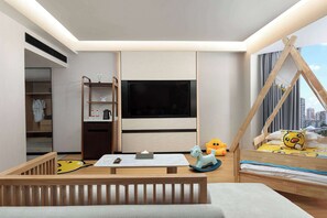 Family Room, 1 King Bed, Non Smoking