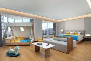 Familienzimmer, 1 King-Bett, Nichtraucher (Yellow Duck Parent-Child Theme) | Minibar, Verdunkelungsvorhänge, kostenlose Babybetten, kostenloses WLAN