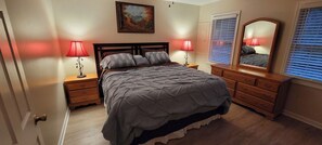 2 bedrooms, iron/ironing board, free WiFi, bed sheets - Incredible location! Peace and quiet plus pet friendly only minutes from Gat/PF
(Sevierville)