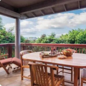 Outdoor dining - Kailua-Kona, Hawaii K.H Resort-2-Bd Dlx
 (Kailua-Kona)