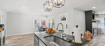 Charming 2-bedroom house with Great kitchen space in Madisonville. 