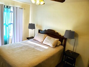 4 habitaciones, escritorio, tabla de planchar con plancha y wifi gratis