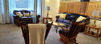 Upstairs 4 Bedroom Applegate Valley