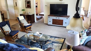 4 bedrooms, desk, iron/ironing board, free WiFi