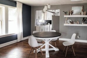 Dining - 7 min to Downtown / W/D / Historic / Central (Oklahoma City)