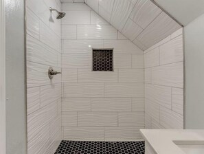 Hårtørrer, håndklæder, Sæbe, Toiletpapir