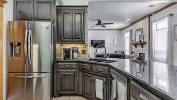 Microonde, forno, piano cottura, lavastoviglie