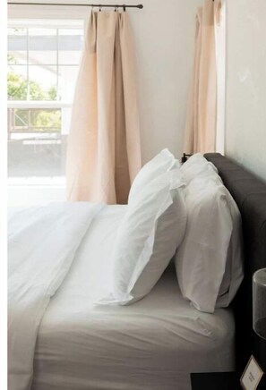 6 bedrooms, travel cot, free WiFi, bed sheets