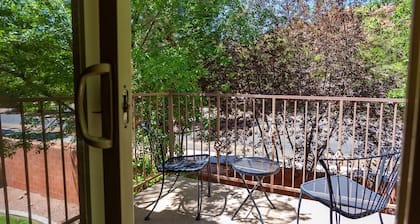 Kanab Vacation Rental Condo, Pool, Hot Tub, Gym, 3BR 2BA Close to Zion NP!