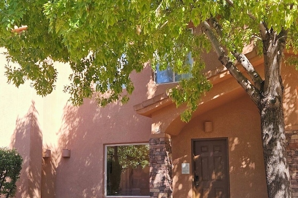 Redrock Cozy Condo in Kanab is ready to welcome you!