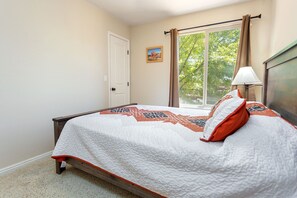 3 bedrooms, free WiFi, bed sheets - Kanab Vacation Rental Condo, Pool, Hot Tub, Gym, 3BR 2BA Close to Zion NP! (Kanab)